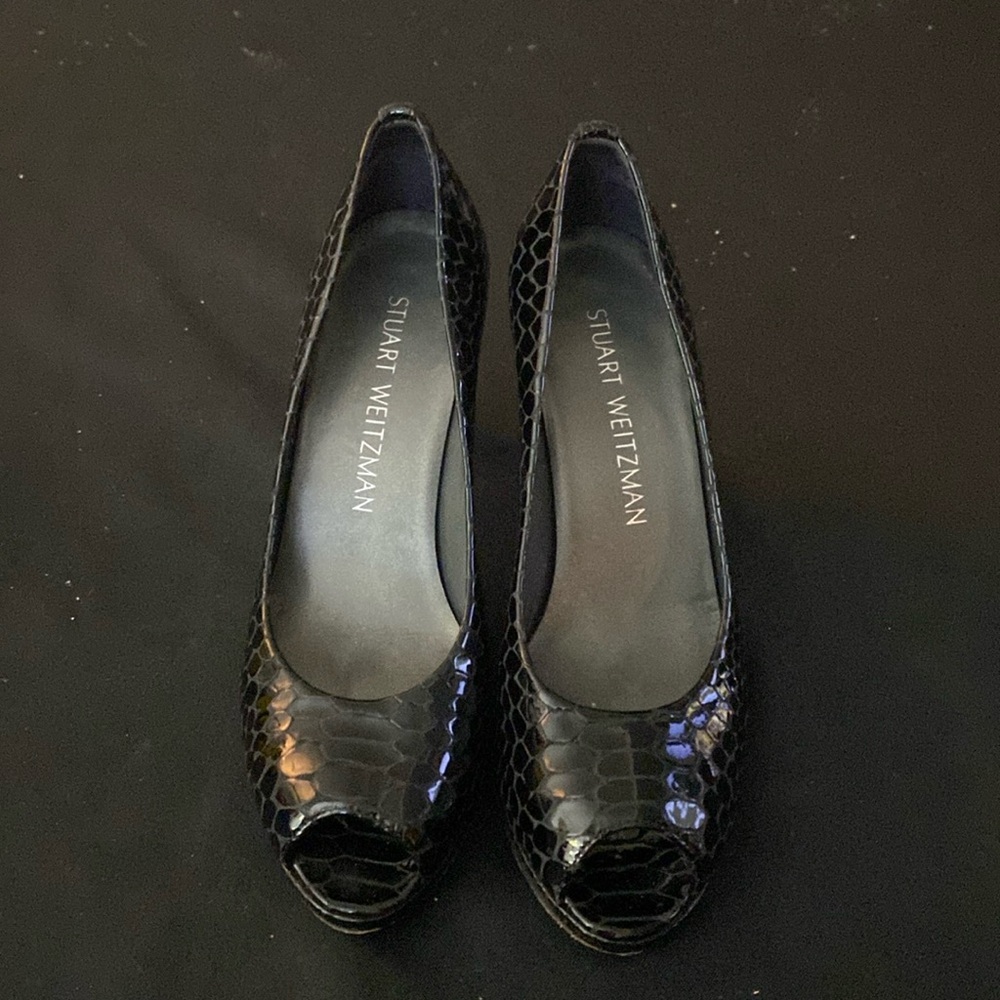 Pre-owned, black patent leather